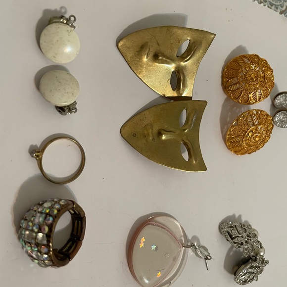 Assorted COSTUME Jewelry - Picture 4 of 7